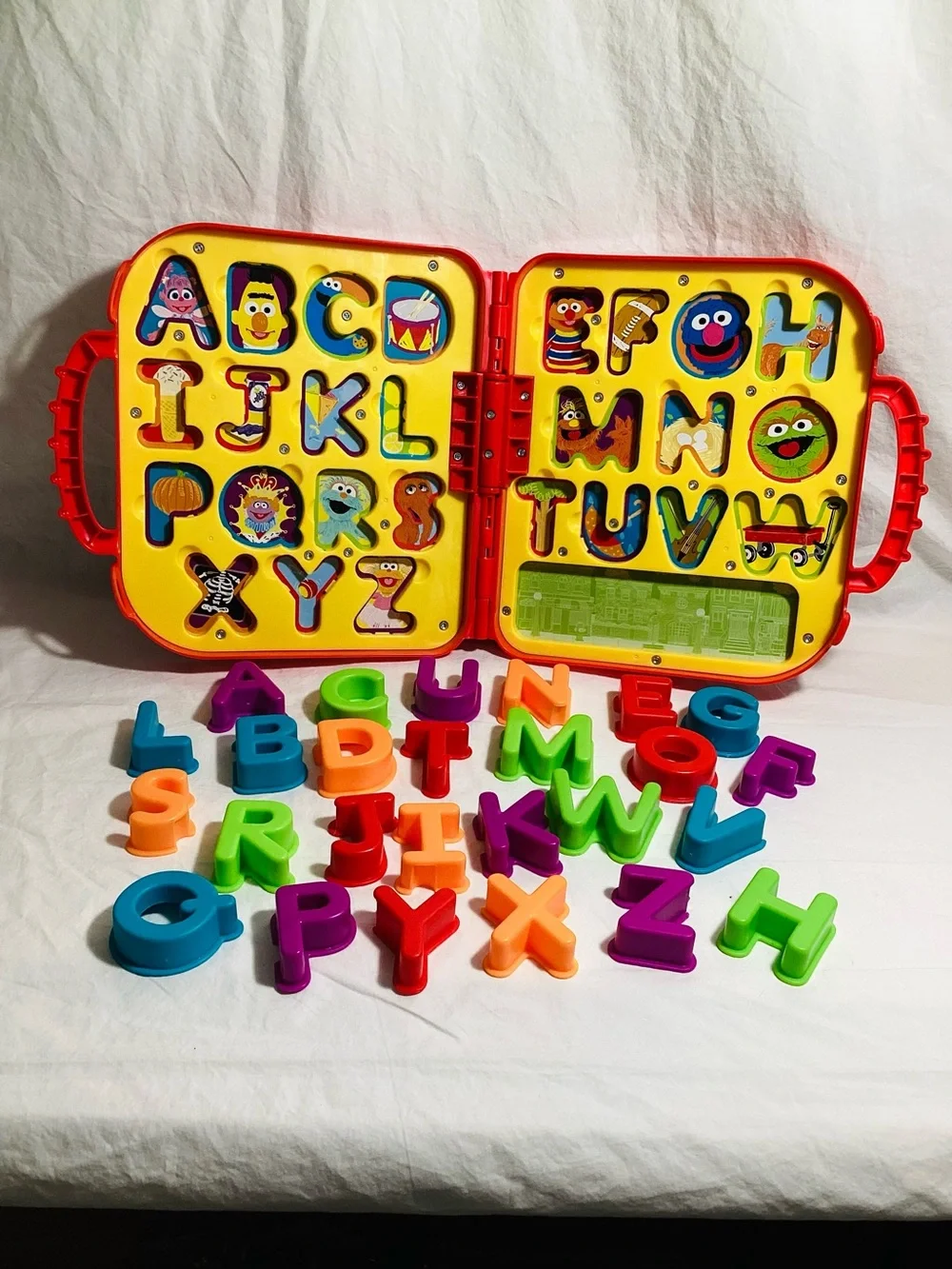 COMPLETE Sesame Street Elmo On The Go Alphabet Letters Red Carrying Case 24 x 35